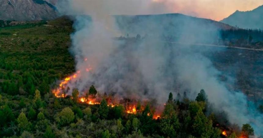 Incendios en Bariloche: la lluvia trajo un alivio momentáneo, pero sigue la alerta por las altas temperaturas