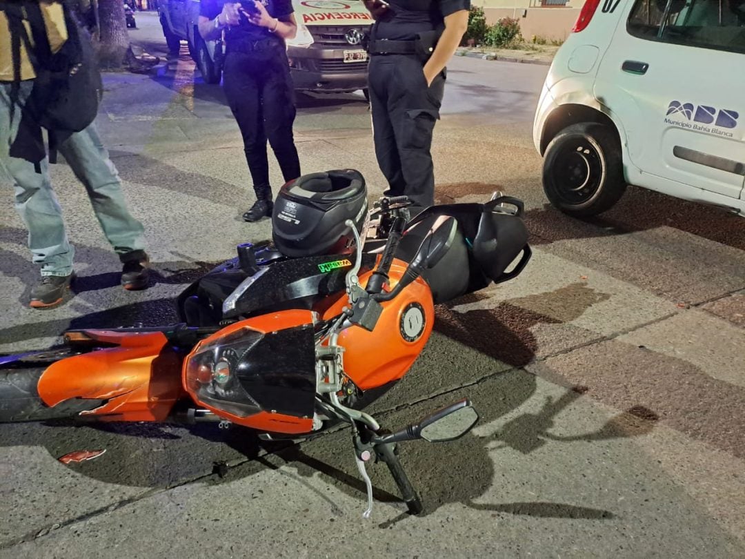 Dos motociclistas sufrieron heridas en un choque y fueron trasladados a un hospital