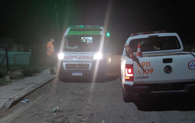 Dijo que fue embestido por un auto que escapó del lugar: está grave en el Hospital Municipal