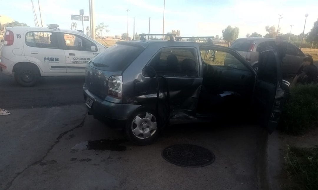 Una niña fue hospitalizada tras salir despedida en un choque