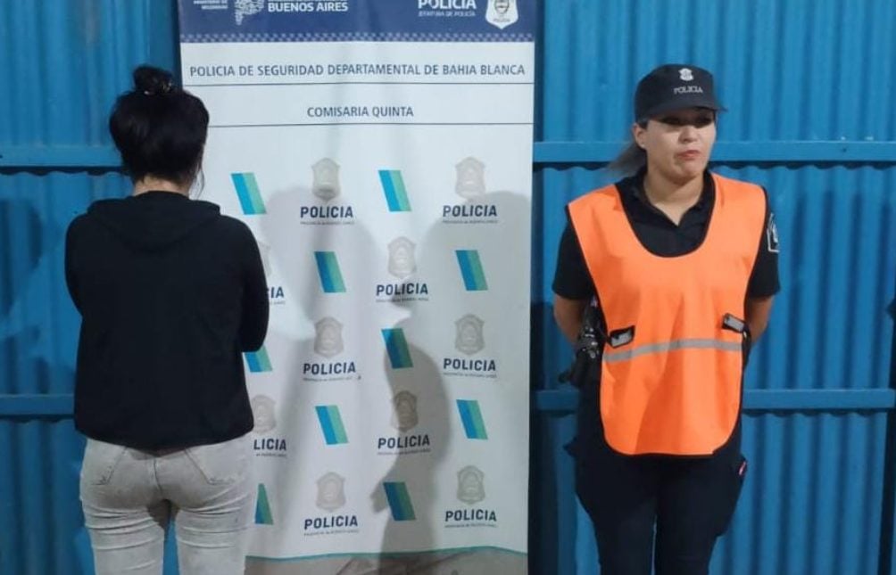 Detienen a una mujer con orden judicial por tenencia de armas