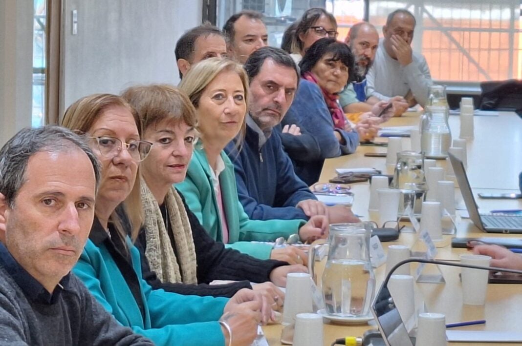 Los docentes le piden aumento a Kicillof para enfrentar el ajuste “impulsado por el gobierno nacional”