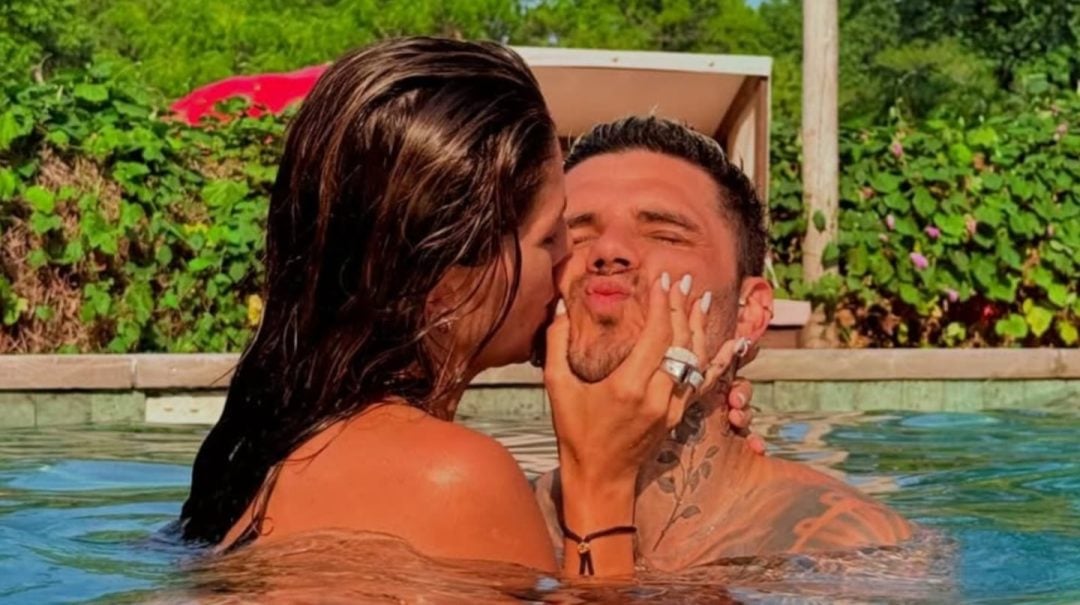 Las apasionadas fotos de Mauro Icardi y la China Suárez en la pileta de los sueños de Wanda Nara