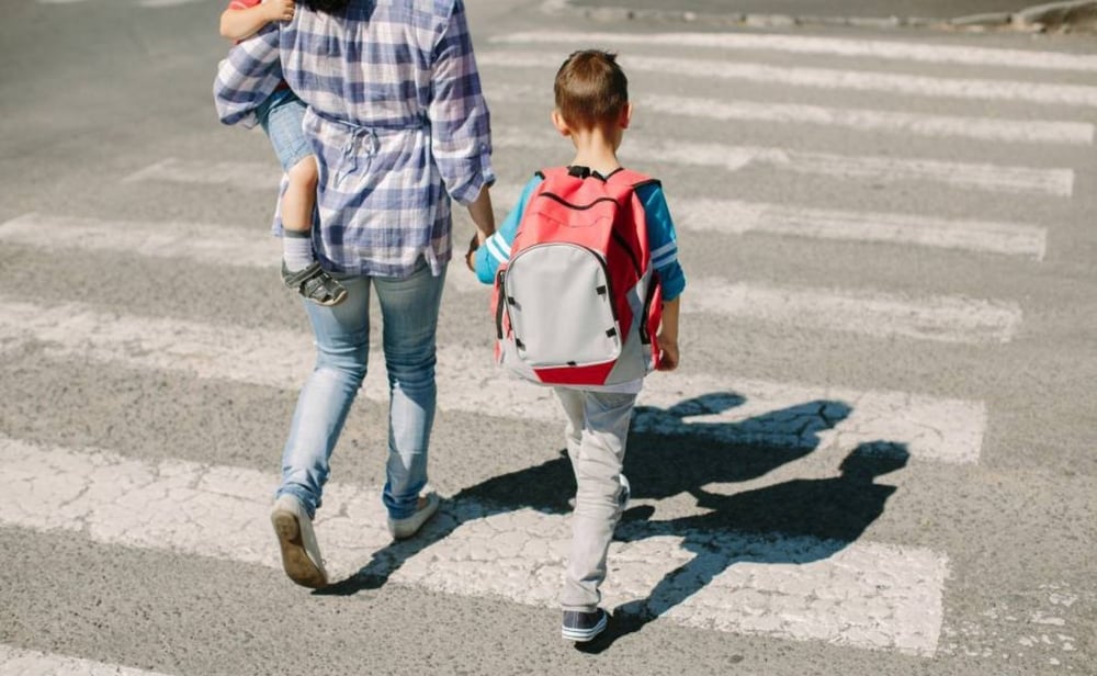 La crianza de un niño en Argentina aumentó un 1% en diciembre y un 65% interanual, según el INDEC