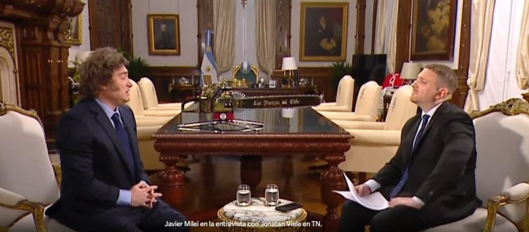 “No reaccioné como tendría que haber reaccionado”: Jonatan Viale habló del momento en que Santiago Caputo interrumpió la entrevista a Javier Milei