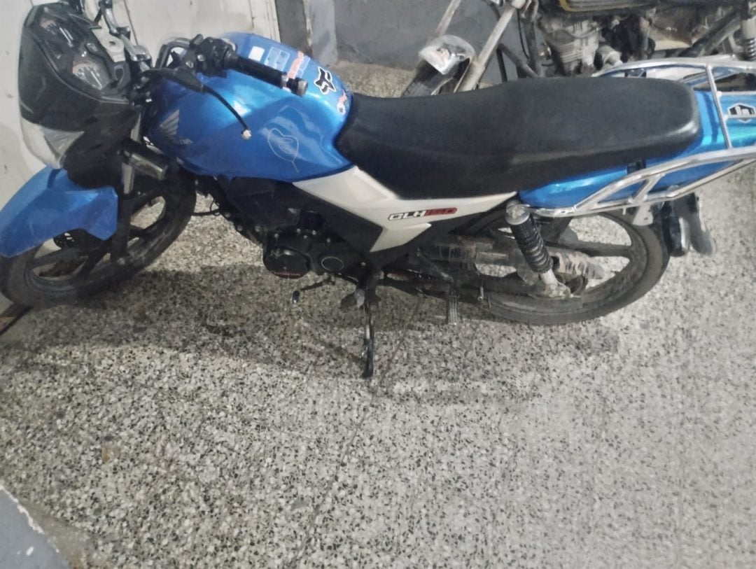 Tras una persecución, detuvieron a un motociclista que quiso escapar de un control policial