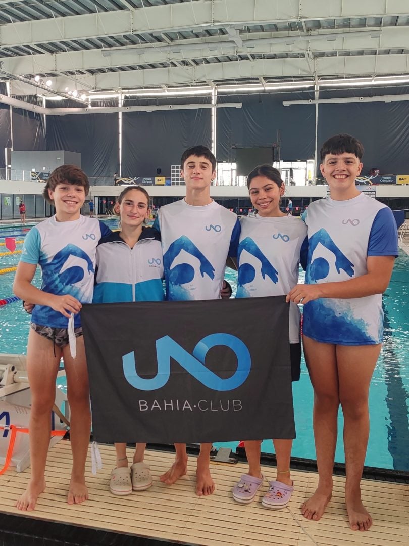 Cinco nadadores de Uno Bahía Club compiten en el Campeonato República de Cadetes en Parque Roca