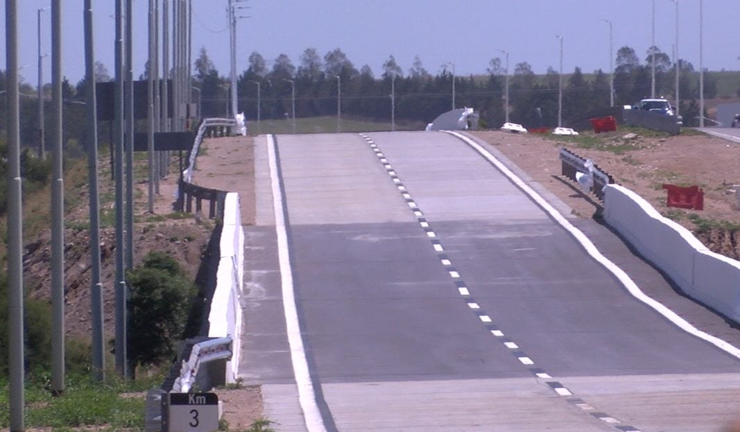 El gobernador Kicillof inauguró obras sobre Circunvalación norte en el camino La Carrindanga