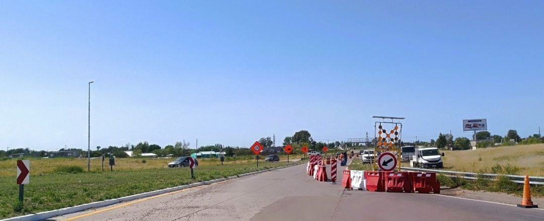 Trabajos en autovía que une Bahía Blanca con Punta Alta.