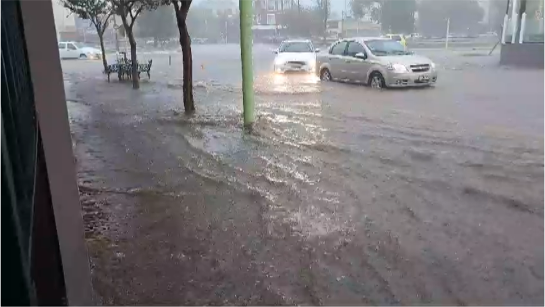 Por ahora no hay evacuados por la intensa lluvia en la ciudad