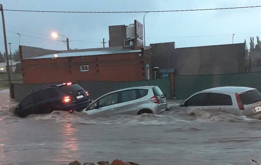 El Servicio Meteorológico emitió un informe que explica cómo se gestó la peor tormenta de la historia en Bahía