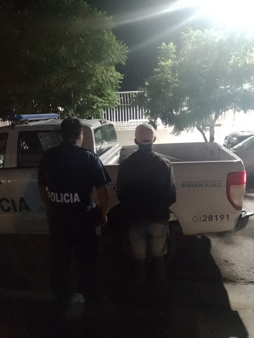 Detuvieron a un delincuente mientras intentaba robar y su cómplice escapó por los techos