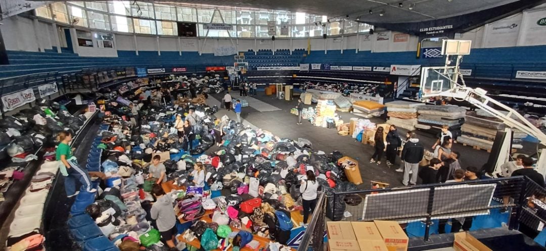 Estudiantes otra institución desbordada de solidaridad y ayuda para asistir en la emergencia