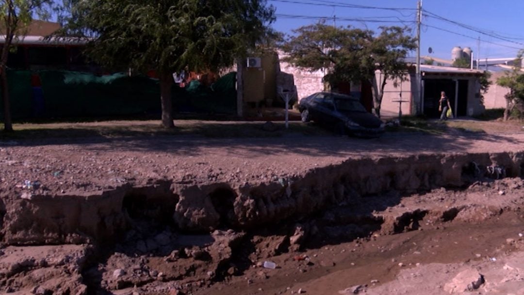 Catástrofe en Bahía: el barrio que quedó dividido por zanjones