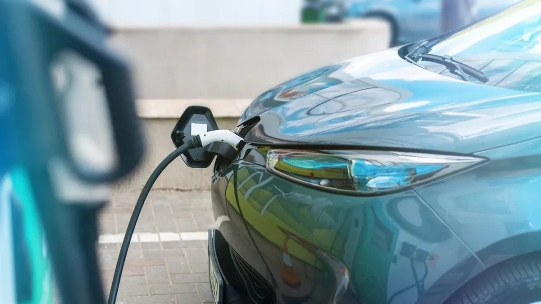 Reglamentan la quita de aranceles para la importación de autos eléctricos e híbridos