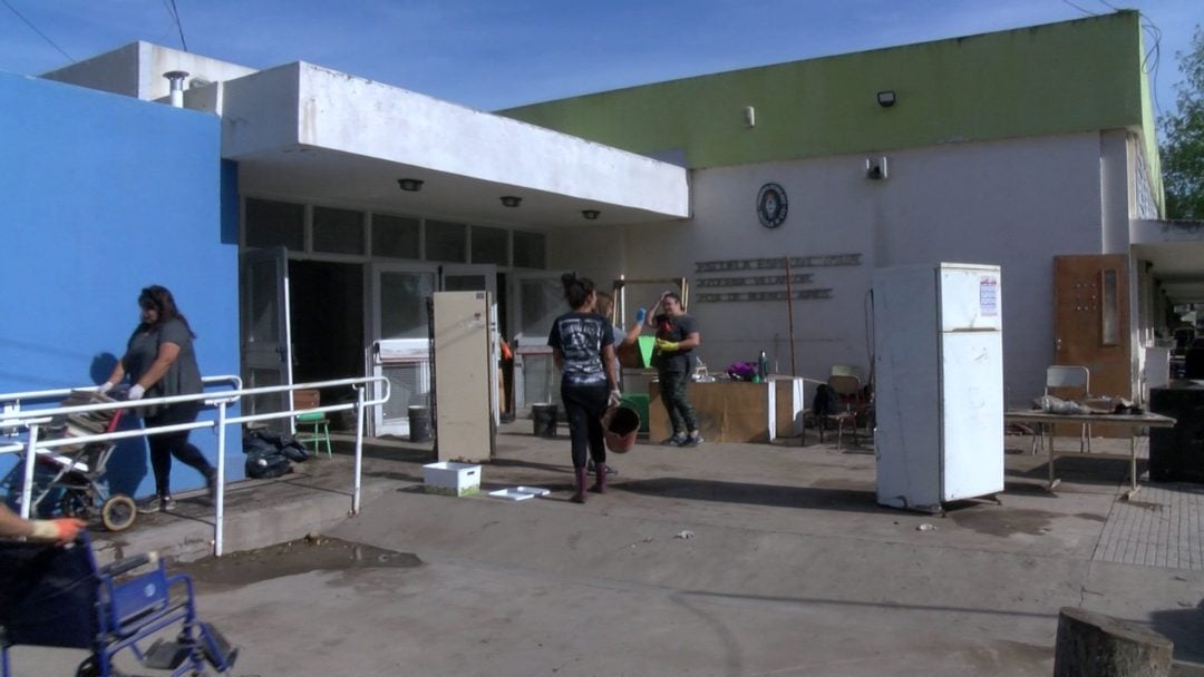 Desolación y esperanza en la Escuela 509 tras la inundación en Bahía Blanca