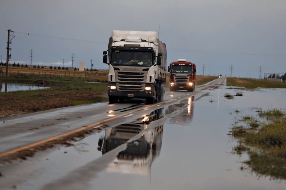 Inundaciones en Bahía Blanca: cortes y precaución en las rutas